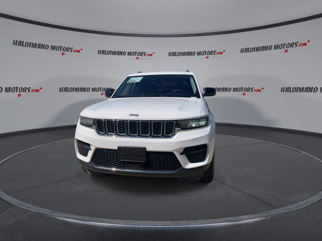 2023 Jeep Grand Cherokee Laredo in Cars & Trucks in Hamilton - Image 3