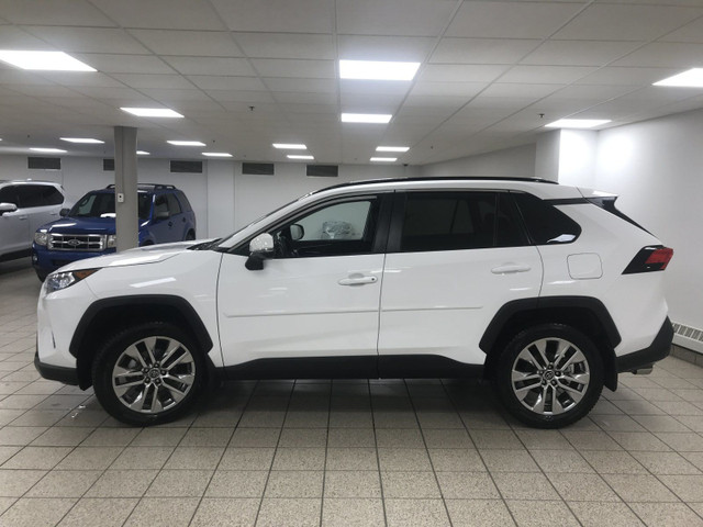 2020 Toyota RAV4 XLE in Cars & Trucks in Calgary - Image 3