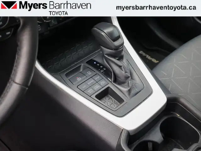2021 Toyota RAV4 XLE AWD - Sunroof - Power Liftgate in Cars & Trucks in Ottawa - Image 17
