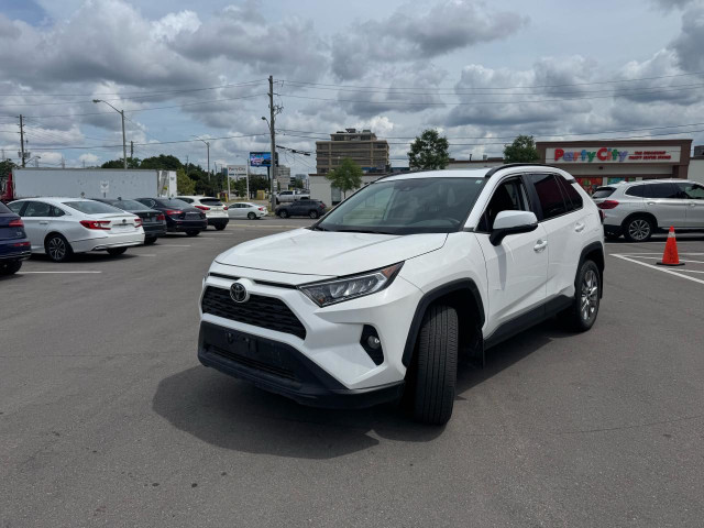 2020 Toyota RAV4 XLE AWD LEATHER SUNROOF L/ASSIST B/SPOT CARPLAY in Cars & Trucks in City of Toronto - Image 3