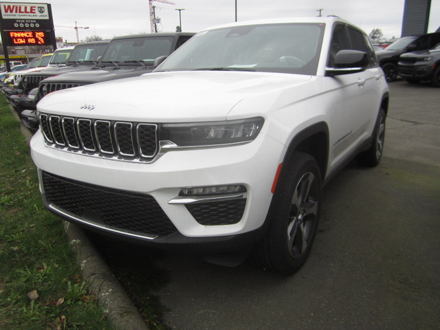 2023 Jeep Grand Cherokee LIMITED in Cars & Trucks in Victoria