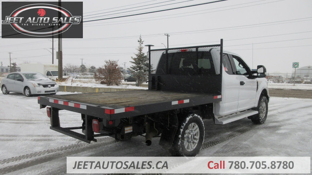 2017 FORD F-350 XLT EXTENDED CAB FLAT DECK in Heavy Equipment in Edmonton - Image 4