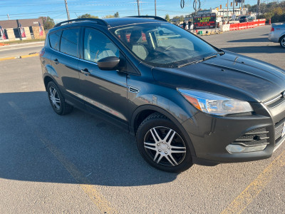 2016 Ford Escape SE Nav, Heated Seats, Back Up Camera