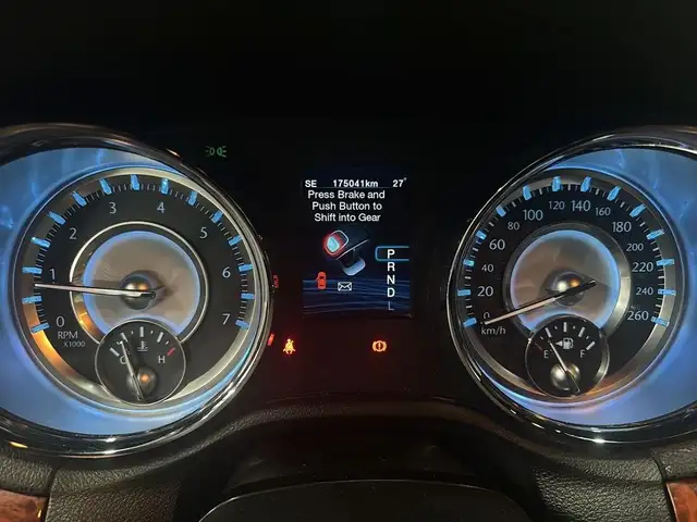 2012 Chrysler 300 LIMITED in Cars & Trucks in Laval / North Shore - Image 12