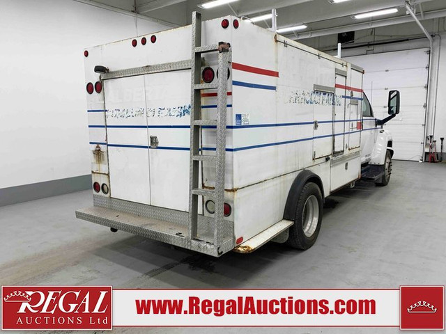 2009 GMC 5500 C5C042 in Cars & Trucks in Calgary - Image 4