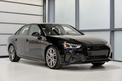 2023 Audi A4 Sedan Progressiv / S-Line Black Package / Sieges Co