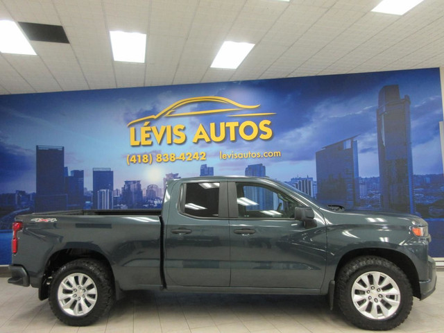 CHEVROLET SILVERADO 1500 2019 CUSTOM V-8 5.3 LITRES 4X4 BEAU LOO in Cars & Trucks in Lévis