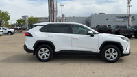 Odometer is 1823 kilometers below market average! This Toyota RAV4 is equipped with: Cloth Seat Trim... (image 5)