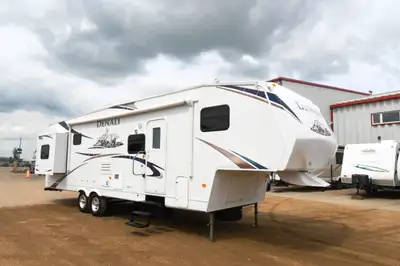 Sometimes it’s harder to find things to do with a larger family, but with this 2010 Denali 326QB bun...