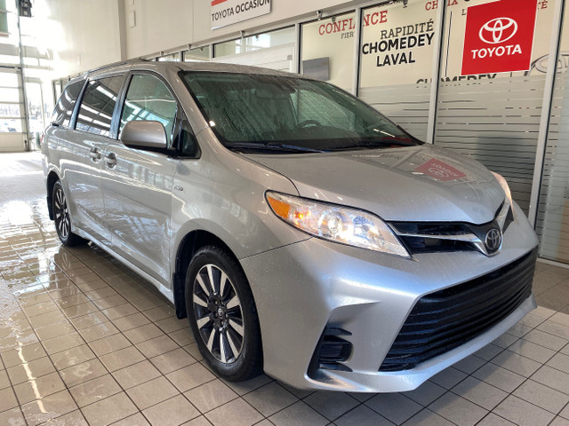2019 Toyota Sienna LE AWD 7 places Bluetooth Camera Sieges Chauf in Cars & Trucks in Laval / North Shore