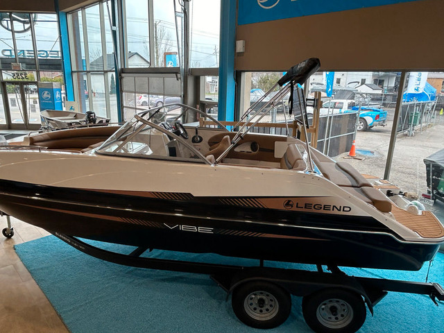  2023 Legend Boats Vibe D23 FW Deck Boat in Powerboats & Motorboats in Laval / North Shore - Image 4