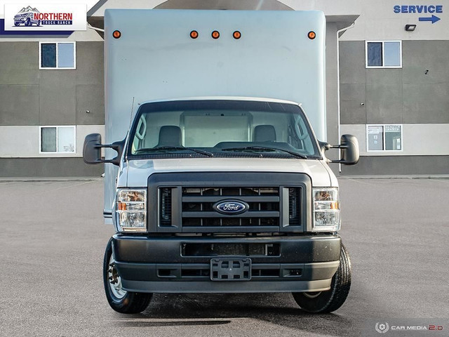 2022 Ford E-450 Cutaway 2022 Ford E-450 Cube Van 16 foot With... in Cars & Trucks in Edmonton - Image 2
