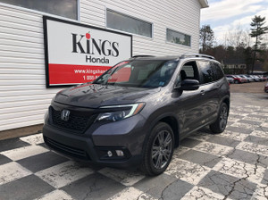 2020 Honda Passport EX-L - sunroof, reverse camera, hands free, a/c