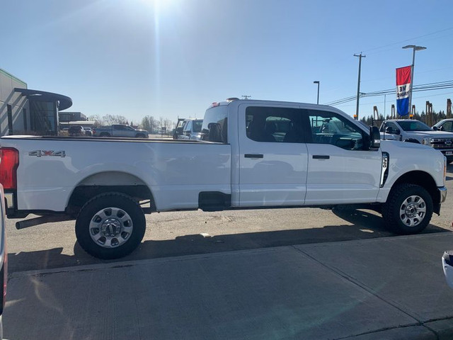 2023 Ford Super Duty F-350 SRW XLT in Cars & Trucks in Fort St. John - Image 4