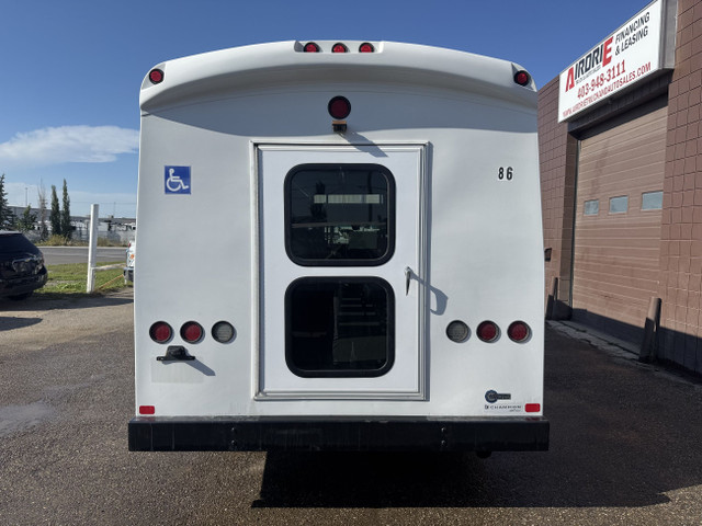 2016 Ford E-450 18 Passenger Bus With Wheelchair Lift in Cars & Trucks in Calgary - Image 4