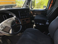 2020 FREIGHTLINER T12664ST;Heavy Duty Trucks - Conventional Truck w/ Sleeper Penske Location 100 THO... (image 9)