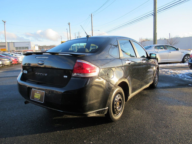 2011 Ford Focus SE CLEAN CARFAX!!! in Cars & Trucks in City of Halifax - Image 4