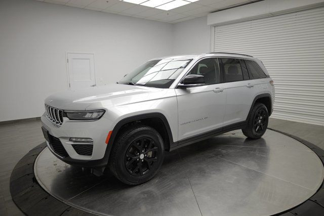 2023 Jeep Grand Cherokee Limited in Cars & Trucks in Calgary - Image 4