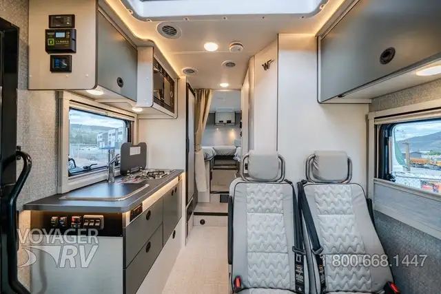 2025 Winnebago Ekko 22A AWD POP-TOP in RVs & Motorhomes in Kelowna - Image 7