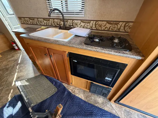 2014 KZ MXT 160 Toy Hauler in Travel Trailers & Campers in St. Albert - Image 19