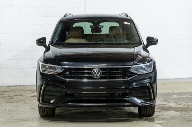 2022 Volkswagen Tiguan Comfortline R-Line Black Edition dans Autos et camions  à Ville de Montréal - Image 2