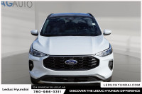 2025 Ford Escape ST-Line Select Experience the Ford Escape ST-Line Select with only 17100 km on the... (image 1)