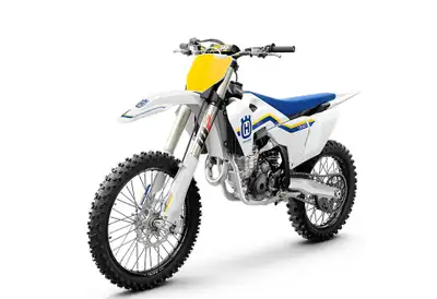 2023 Husqvarna FC 350 Blanc Construites sur la plate-forme technique éprouvée de la gamme 2023, les...
