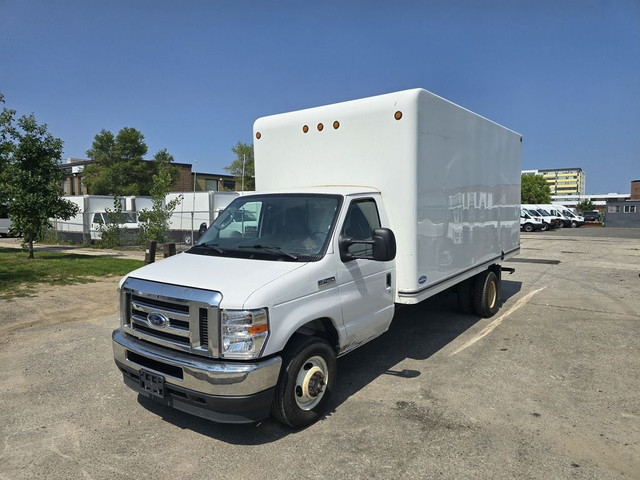 2021 Ford E-450 E-450 - 16Ft Box - Ramp - V8 Gasoline in Cars & Trucks in City of Toronto - Image 2