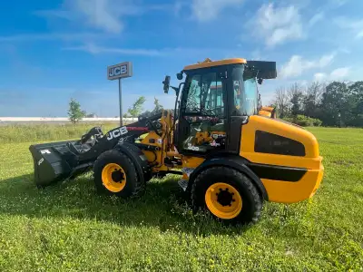 2024 JCB 409 WHEEL LOADER STOCK# A052513 74 GROSS HP (54.5 KW) 13296 POUNDS (6031 KILOGRAMS) OPERATI...