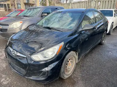 2013 HYUNDAI ACCENT .AUTOMATIQUE. INTERIEUR -PORTES- ELECTRIQUE. A/C.LECTEUR C/D 5 PASSANGER REGULAT...