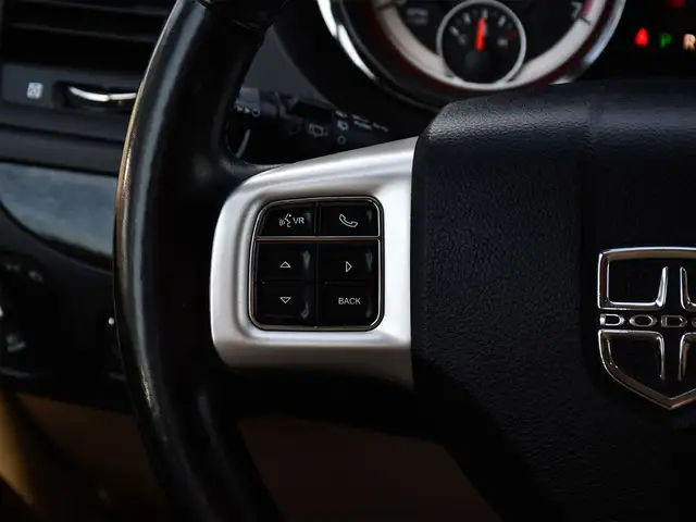 2016 Dodge Grand Caravan Crew ~Heated/Power Seats ~Cam ~Stow 'N  in Cars & Trucks in Barrie - Image 22