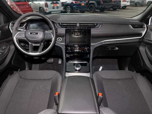 2025 Jeep Grand Cherokee LAREDO 4X4 *GR. REMORQ* SIEGES CHAUFF * in Cars & Trucks in Laurentides - Image 4