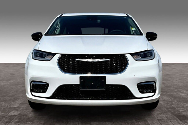 2024 Chrysler Pacifica Touring L in Cars & Trucks in Edmonton - Image 3