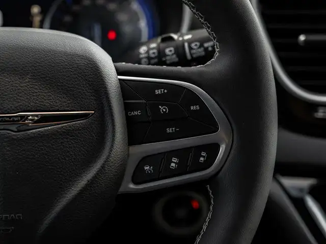 2025 Chrysler Grand Caravan SXT in Cars & Trucks in Barrie - Image 25