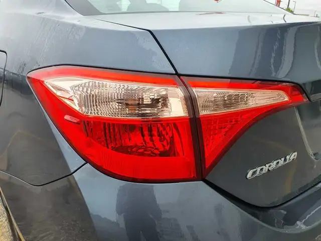 2017 Toyota Corolla 4dr Sdn CVT LE | Auto | Power Group dans Autos et camions dans Ville de Toronto - Image 9