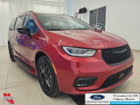 Low Mileage, Sunroof, Navigation, Leather Seats, 4G Wi-Fi, Apple CarPlay! Ask us how you can add Ext... (image 2)