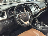 2017 Toyota Highlander Limited/AWD/7PASS/AC/CUIR/GPS/CAMERA/TOIT PANO/MAGS/GR ELECT !!! 5151 BOULEVA... (image 8)