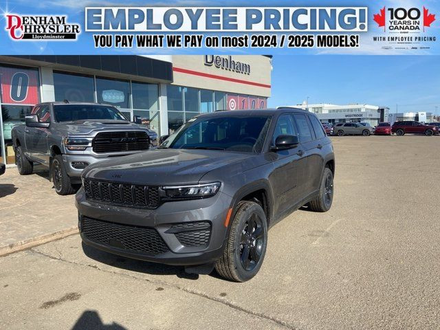 2025 Jeep Grand Cherokee Altitude in Cars & Trucks in Lloydminster
