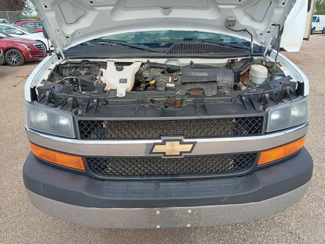 2014 Chevrolet Express Cargo Van AWD, Factory Remote, Tow Packag in Cars & Trucks in Edmonton - Image 2
