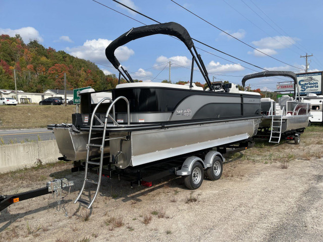 SunCatcher - Select 322RC - w/Yamaha VF150 and Trailer in Powerboats & Motorboats in North Bay - Image 3