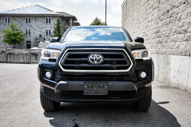 2022 Toyota Tacoma SR5 • SIDE STEPS • HEATED SEATS • CP/AA in Cars & Trucks in Kingston - Image 5