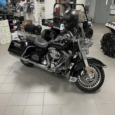 For more information on this unit please call Mike at 705-753-9181. Engine: Air-cooled Twin Cam 103™...