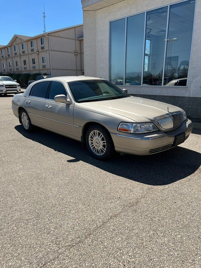  2011 Lincoln Town Car Limited
