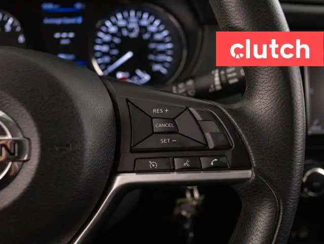 2019 Nissan Rogue S w/ Apple CarPlay & Android Auto, Rearview Ca dans Autos et camions dans Ottawa - Image 28