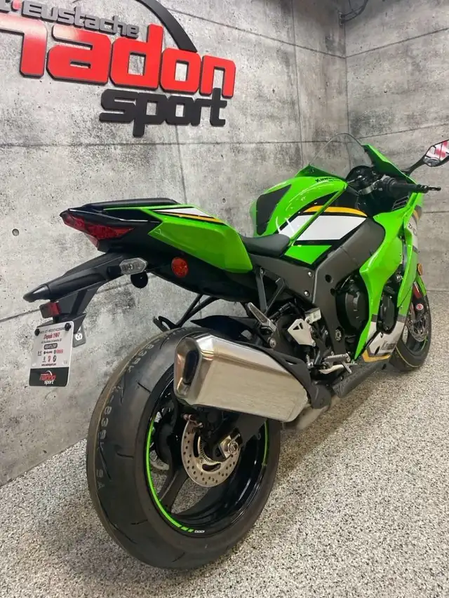 2025 KAWASAKI NINJA ZX-10R KRT in Sport Touring in Laval / North Shore - Image 4
