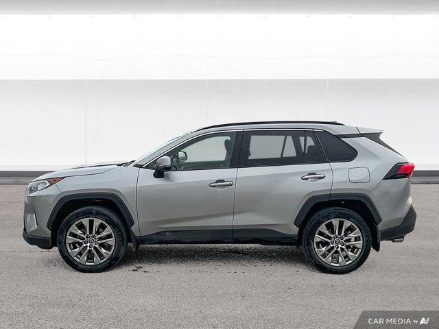 2020 Toyota RAV4 XLE in Cars & Trucks in Winnipeg - Image 2