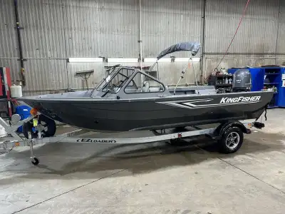 2025 KingFisher 1825 FalconClass Leading Performance and Comfort All the big-time features you need...