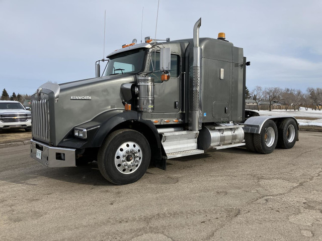 2013 Kenworth T/A Sleeper Truck Tractor T800 in Heavy Trucks in Regina