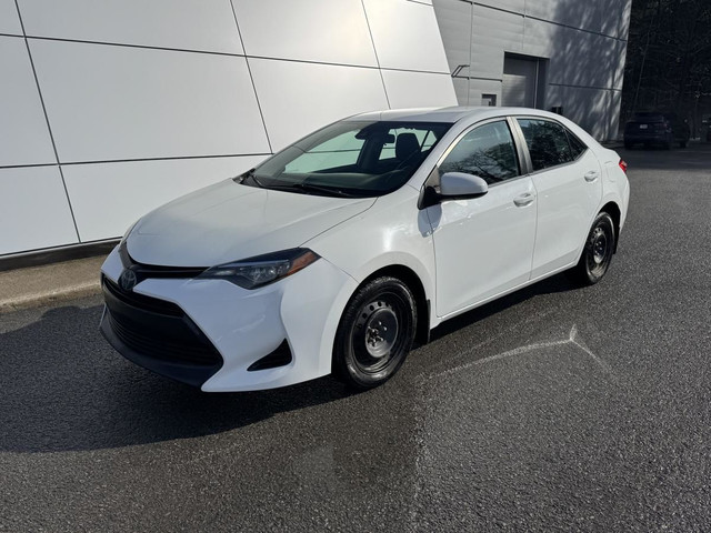 Toyota Corolla LE ECO Sièges chauffants Caméra Recul Bluetooth 2 in Cars & Trucks in Trois-Rivières