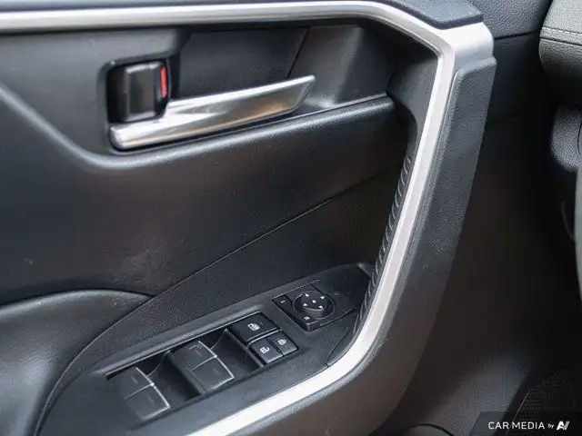 2022 Toyota RAV4 XLE AWD Sunroof Nav Capable Heated Leather in Cars & Trucks in St. Albert - Image 18